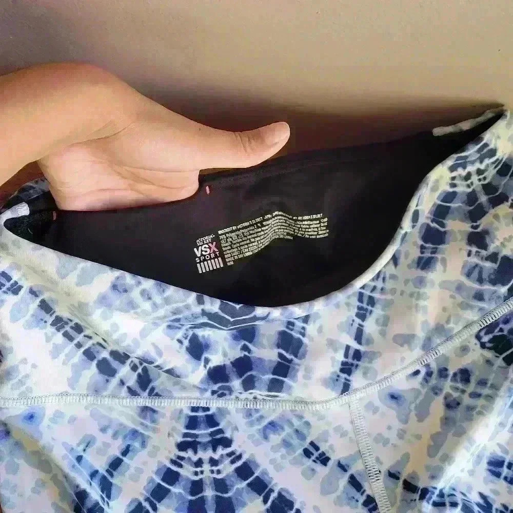 Victoria’s Secret VSX Sport Knockout EUC Black Blue Tie Dye Logo Capri Pants Med - Picture 3 of 8